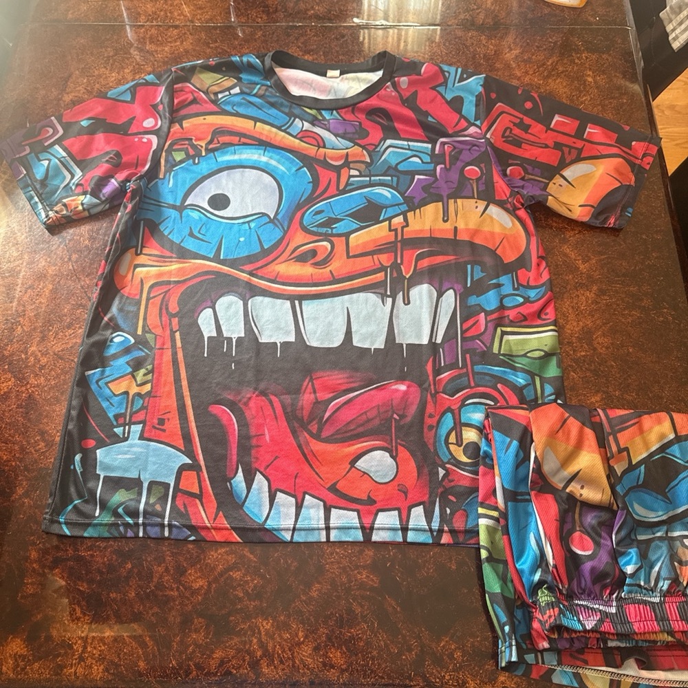 Graffiti Print Short Sleeve Tee - Multi-Color matching set Nice unique